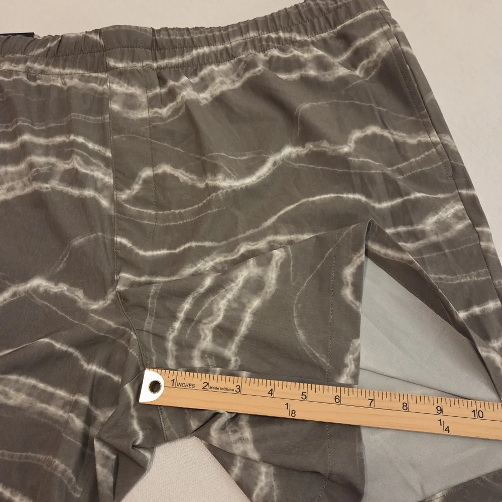 BANANA REPUBLIC NWT Hybrid Gray White Granite Quick Dry Performance Shorts SZ 2X